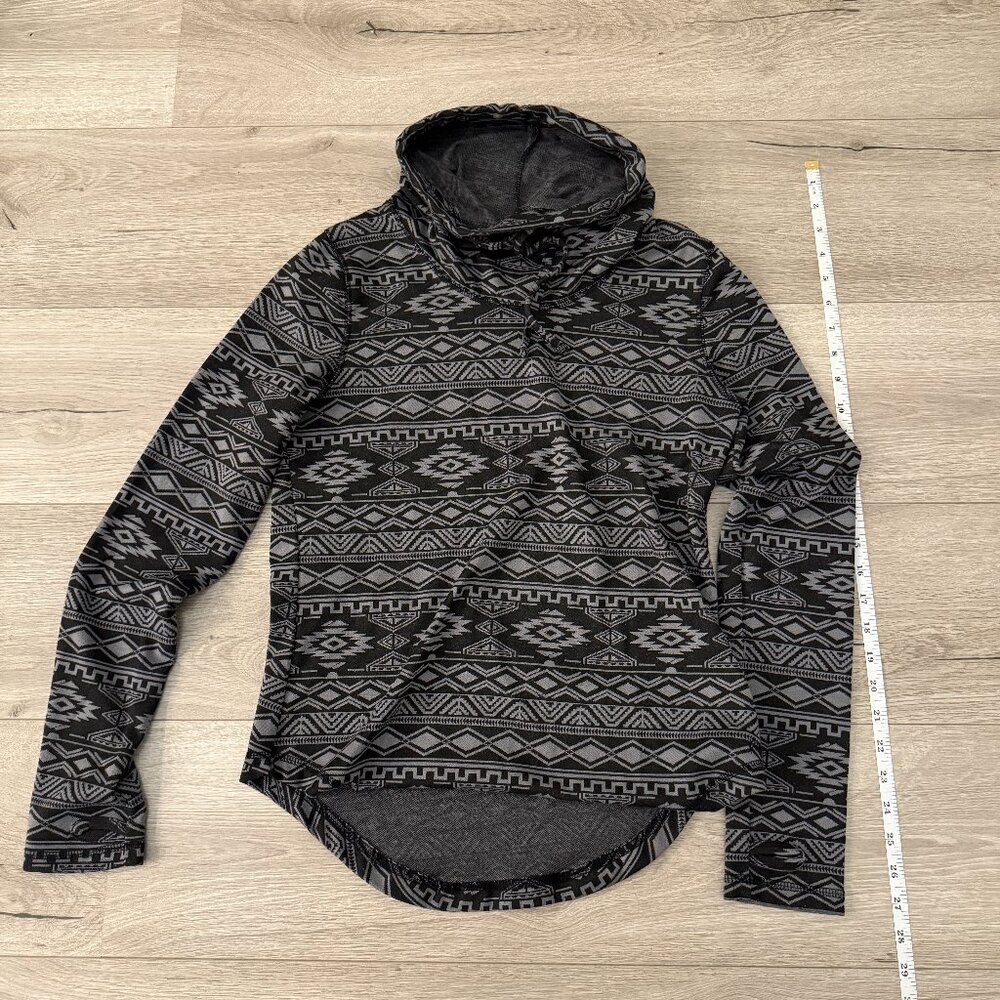 Women's Kavu Sweater, size small.